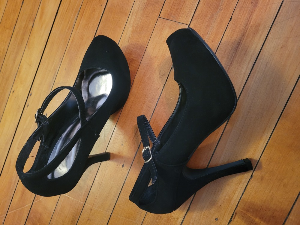 Black pump - Picture 2 of 4